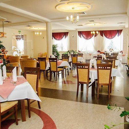 Fenix - Hotel I Restauracja Trzebownisko Екстериор снимка